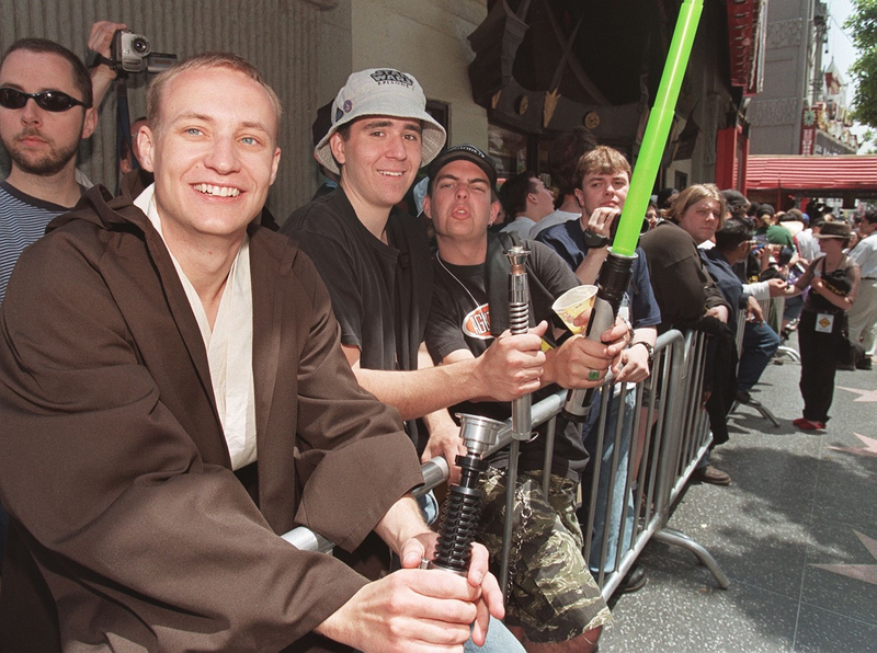 Illustration for article titled A Brief Visual History of People Waiting in Line for Star Wars